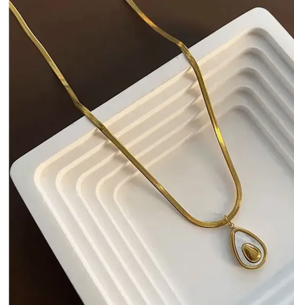 Gold_Avacado_Pendants_For_Women